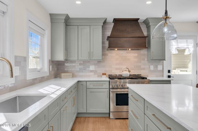 32 Arno Street, Oakhurst, NJ 07755
