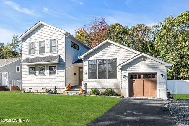 32 Arno Street, Oakhurst, NJ 07755