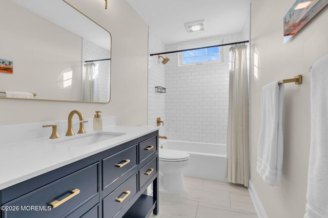 32 Arno Street, Oakhurst, NJ 07755
