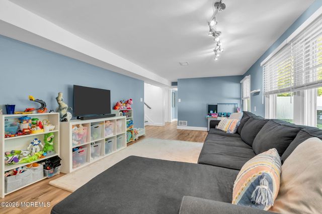 32 Arno Street, Oakhurst, NJ 07755
