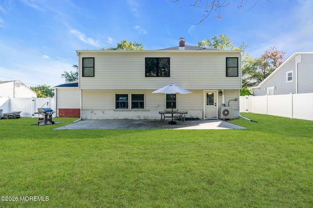 32 Arno Street, Oakhurst, NJ 07755
