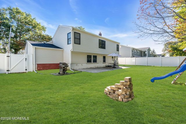 32 Arno Street, Oakhurst, NJ 07755