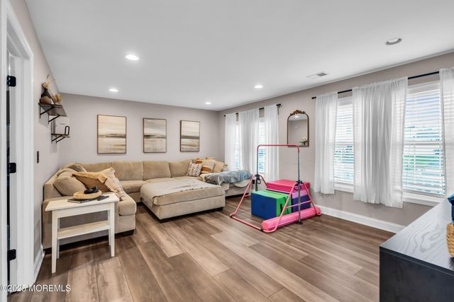 5 Sloop Court, Barnegat, NJ 08005