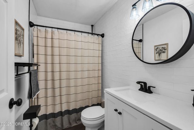 5 Sloop Court, Barnegat, NJ 08005