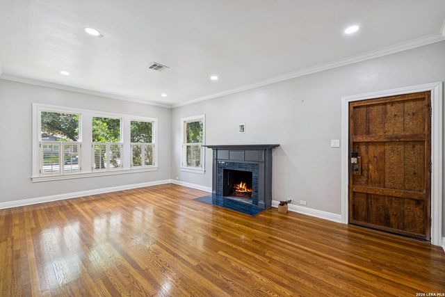 102 NACOGDOCHES RD, Alamo Heights, TX 78209