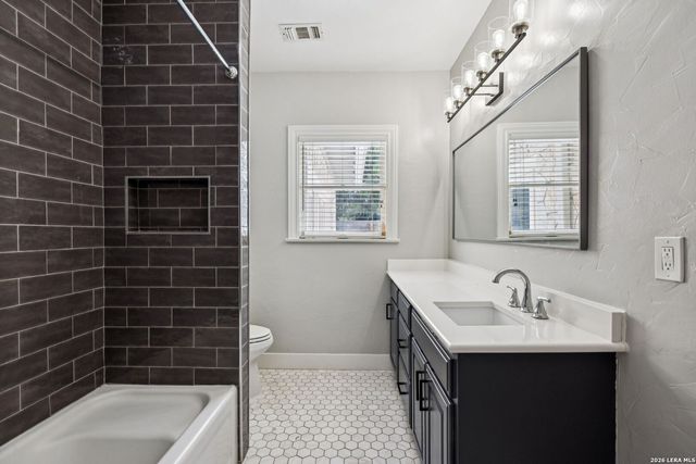 102 NACOGDOCHES RD, Alamo Heights, TX 78209