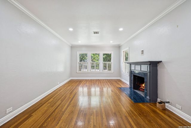 102 NACOGDOCHES RD, Alamo Heights, TX 78209