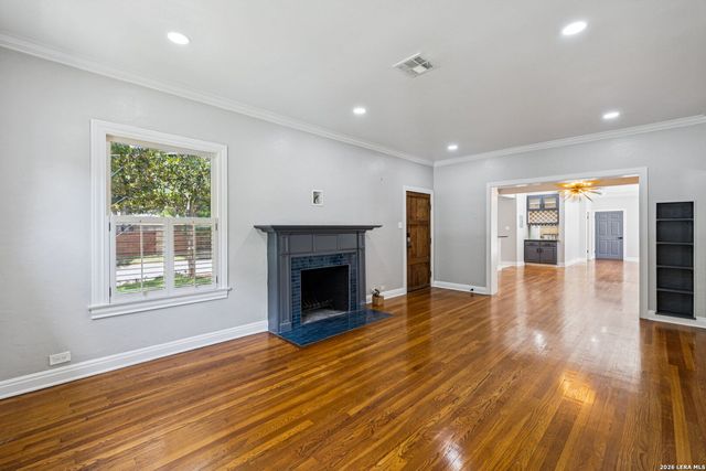 102 NACOGDOCHES RD, Alamo Heights, TX 78209