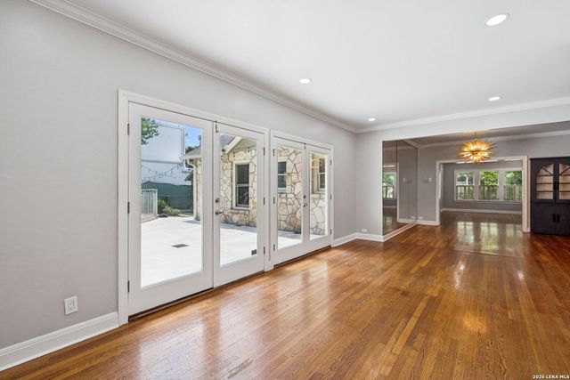 102 NACOGDOCHES RD, Alamo Heights, TX 78209