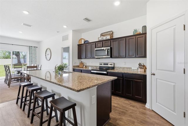 814 HIGHGATE OAKS PLACE, Seffner, FL 33584