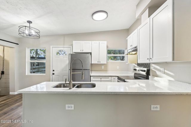 1268 KING ARTHUR Road, Jacksonville, FL 32211