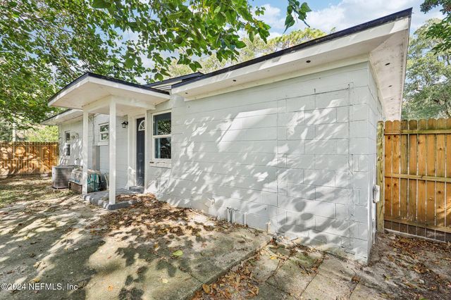 1268 KING ARTHUR Road, Jacksonville, FL 32211