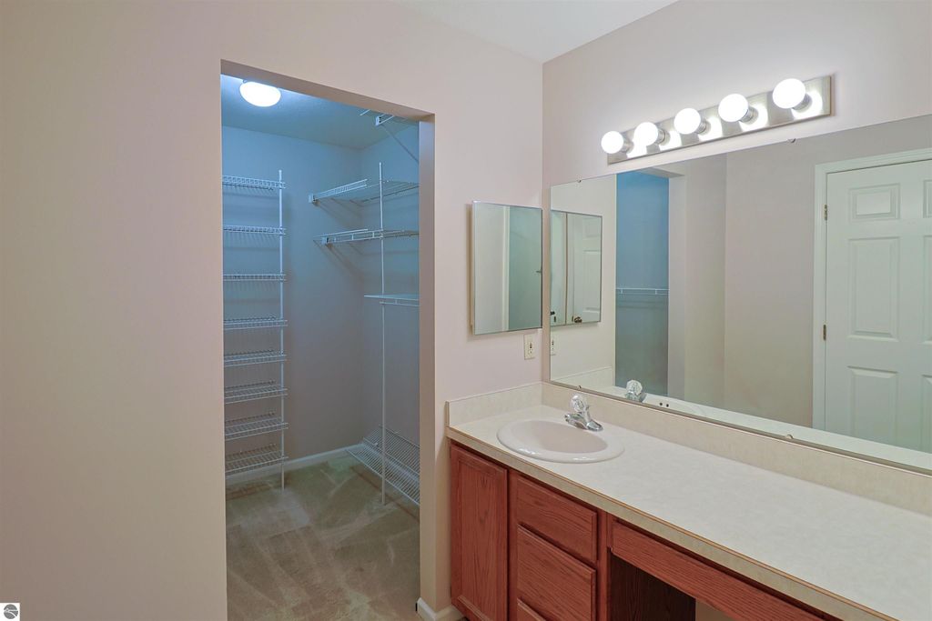 Image 13 of property listing at 1824 Orchard Drive, Mt Pleasant, MI 48858