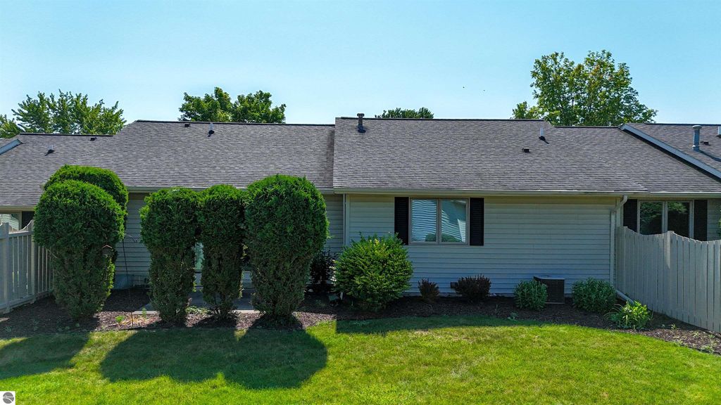 Image 18 of property listing at 1824 Orchard Drive, Mt Pleasant, MI 48858