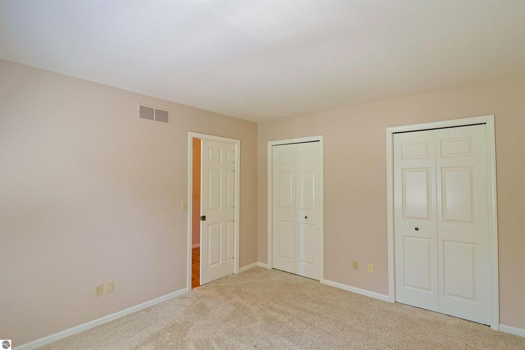 Image 5 of property listing at 1824 Orchard Drive, Mt Pleasant, MI 48858