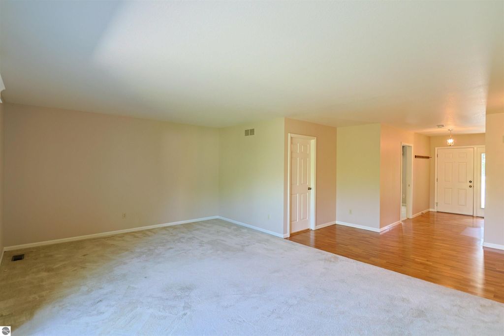 Image 7 of property listing at 1824 Orchard Drive, Mt Pleasant, MI 48858