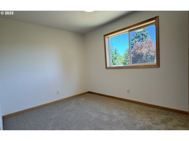 777 ST CHARLES St, Eugene, OR 97402