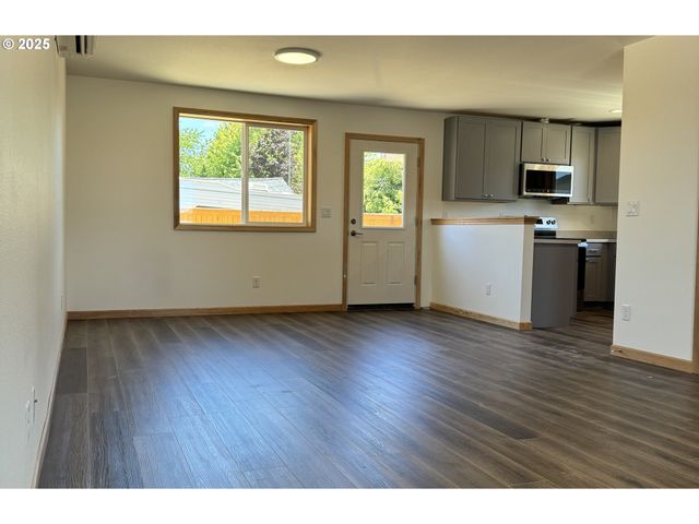777 ST CHARLES St, Eugene, OR 97402