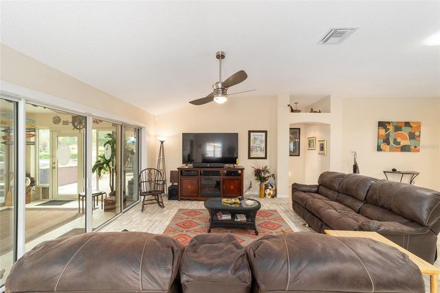 867 CASTLEBERRY CIRCLE, The Villages, FL 32162
