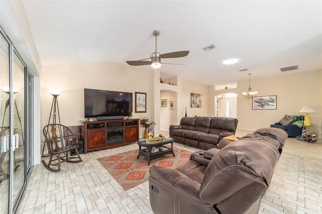 867 CASTLEBERRY CIRCLE, The Villages, FL 32162