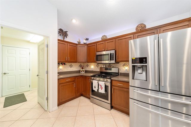 867 CASTLEBERRY CIRCLE, The Villages, FL 32162