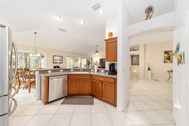 867 CASTLEBERRY CIRCLE, The Villages, FL 32162