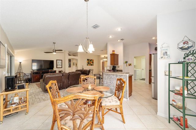 867 CASTLEBERRY CIRCLE, The Villages, FL 32162
