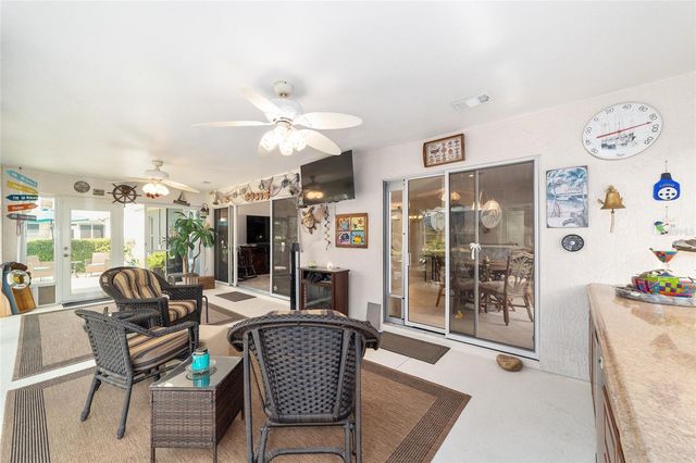 867 CASTLEBERRY CIRCLE, The Villages, FL 32162