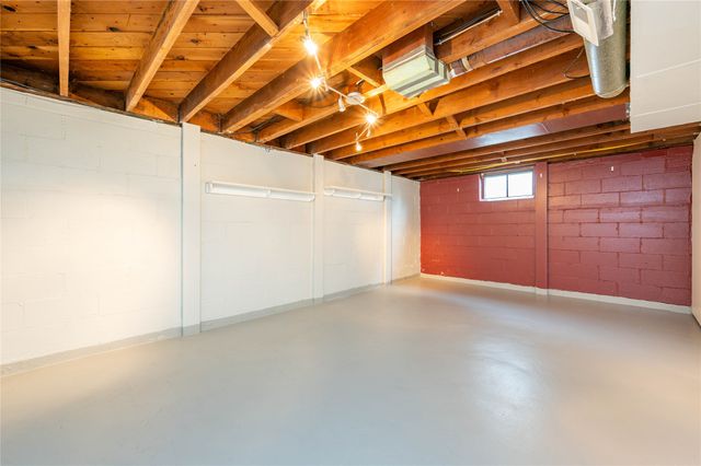 5722 Lincoln Avenue, Des Moines, IA 50310