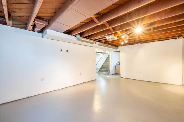 5722 Lincoln Avenue, Des Moines, IA 50310