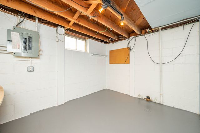 5722 Lincoln Avenue, Des Moines, IA 50310