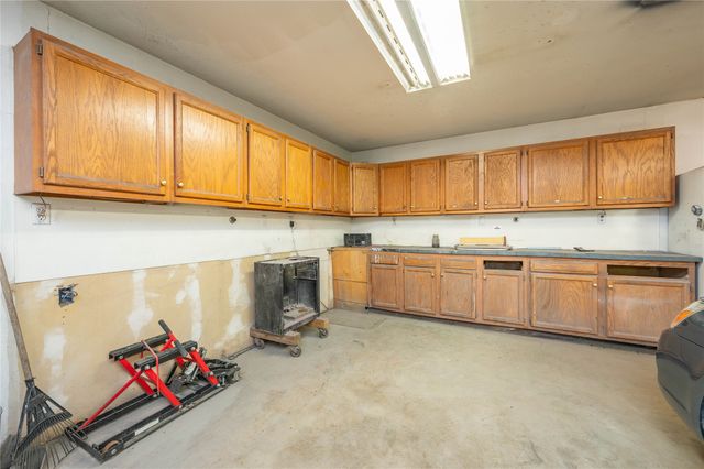 5722 Lincoln Avenue, Des Moines, IA 50310