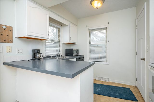 5722 Lincoln Avenue, Des Moines, IA 50310