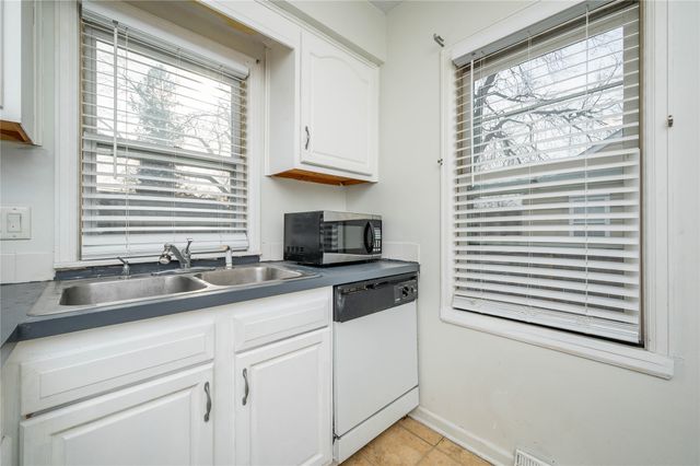 5722 Lincoln Avenue, Des Moines, IA 50310