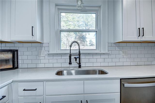 2404 Bidgood DR, Portsmouth, VA 23703