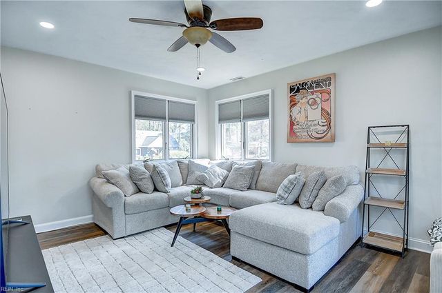 2404 Bidgood DR, Portsmouth, VA 23703