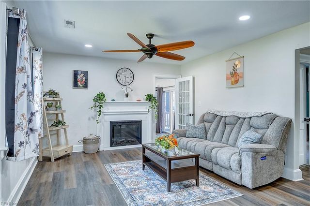 2404 Bidgood DR, Portsmouth, VA 23703