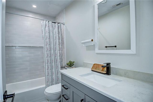 2404 Bidgood DR, Portsmouth, VA 23703