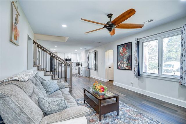 2404 Bidgood DR, Portsmouth, VA 23703