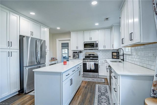 2404 Bidgood DR, Portsmouth, VA 23703