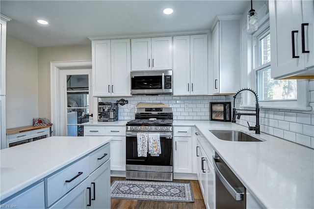 2404 Bidgood DR, Portsmouth, VA 23703