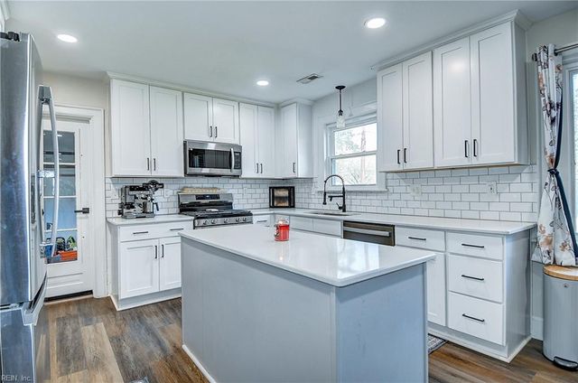 2404 Bidgood DR, Portsmouth, VA 23703