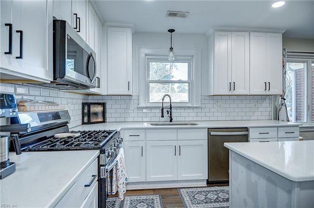 2404 Bidgood DR, Portsmouth, VA 23703