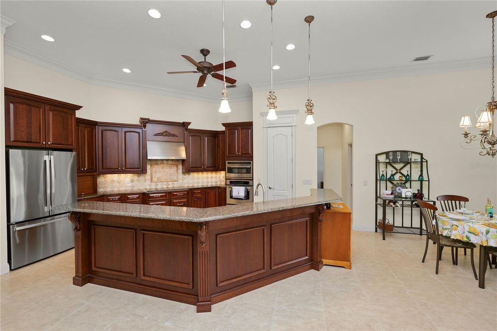 Image 18 of property listing at 6891 LACY DRIVE, Lakeland, FL 33813