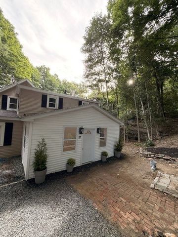 12 Ryefield Rd, Fitchburg, MA 01420