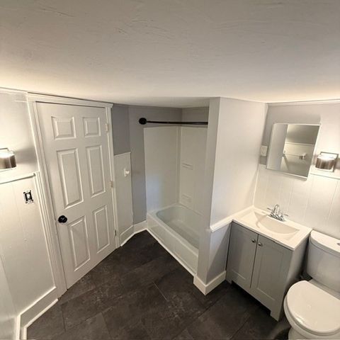 12 Ryefield Rd, Fitchburg, MA 01420