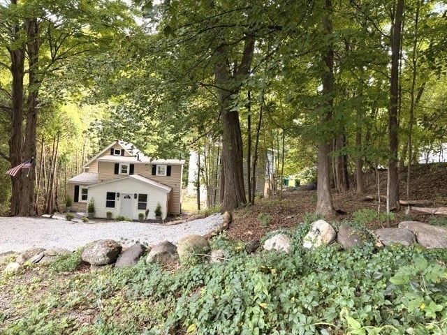 12 Ryefield Rd, Fitchburg, MA 01420
