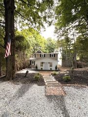 12 Ryefield Rd, Fitchburg, MA 01420