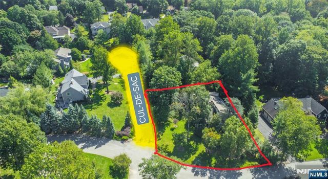15 McDonough Place, Caldwell, NJ 07006