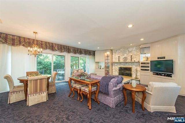15 McDonough Place, Caldwell, NJ 07006